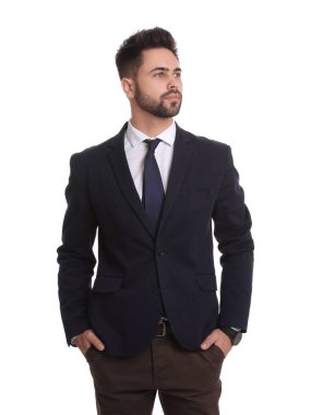 Beyaz arka planda genç iş adamının portresi