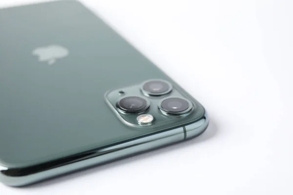 Mykolaiv Ukraine นาคม 2020 Iphone Pro Midnight Green บนพ นหล — ภาพถ่ายสต็อก