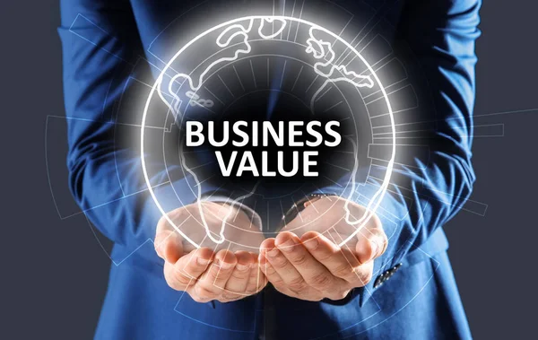 Концепция Ценности Бизнеса Человек Демонстрирует Цифровой Мир — стоковое фото