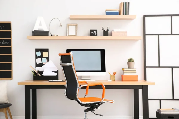 Moderner Computer Auf Dem Tisch Büroinnenraum Stilvoller Arbeitsplatz — Stockfoto