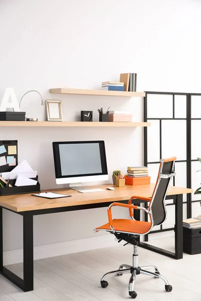 Ordenador Moderno Mesa Interior Oficina Lugar Trabajo Con Estilo —  Fotos de Stock