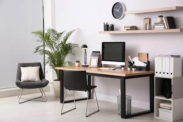 Ordenador Moderno Mesa Interior Oficina Lugar Trabajo Con Estilo — Foto de Stock