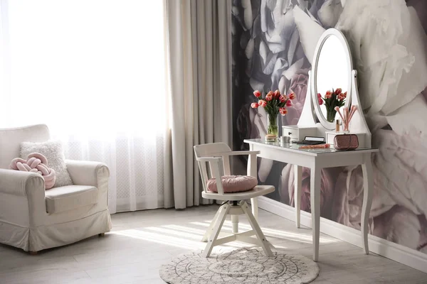 Stylish Room Interior Elegant Dressing Table Floral Wallpaper — Stock Photo, Image