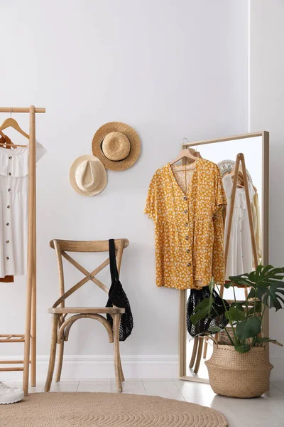 Intérieur Chambre Avec Miroir Accessoires Élégants Pour Femmes Éléments Conception — Photo