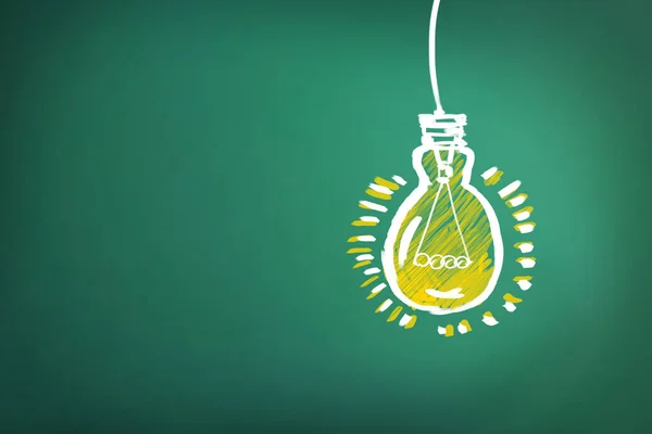 緑のチャークボード上のアイデアのシンボルとして電球の描画 — ストック写真