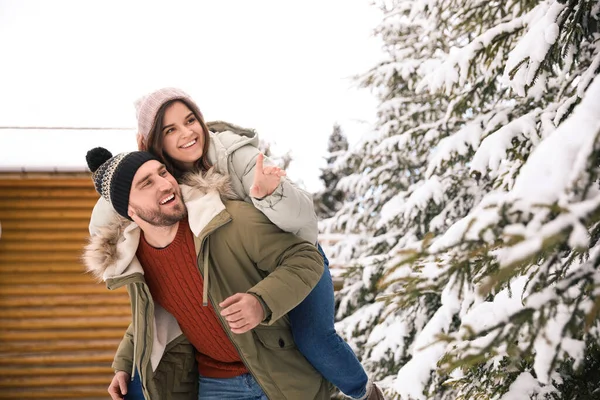 Casal Feliz Passar Tempo Juntos Dia Nevado Férias Inverno — Fotografia de Stock