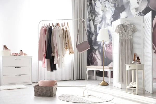 Rack Stylish Women Clothes Handbag Indoors Interior Design — Stock Photo, Image