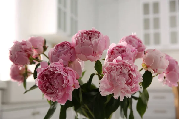 Bouquet Belles Pivoines Roses Fraîches Intérieur Gros Plan — Photo