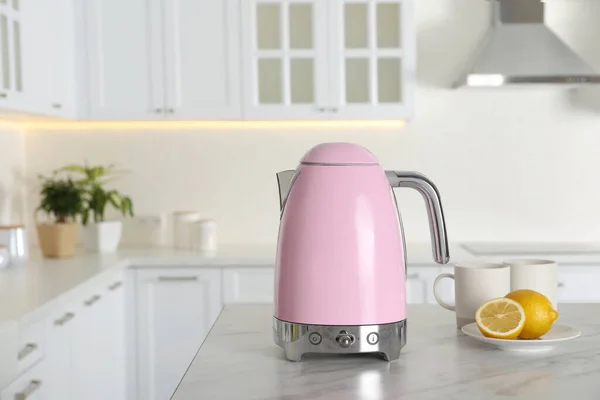 Modern Electric Kettle Cups Lemons Table Kitchen — Stock Photo, Image