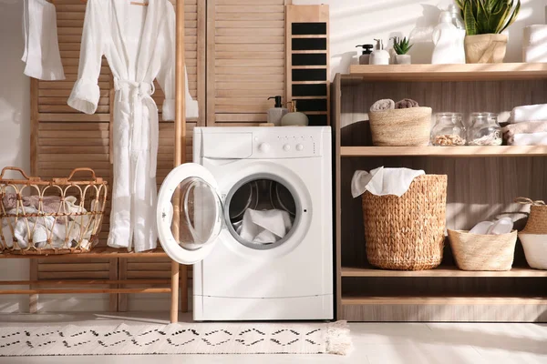 Mesin Cuci Modern Dan Unit Rak Interior Ruang Cuci — Stok Foto
