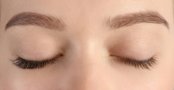 Ung Kvinna Med Vackra Ögonfransar Närbild Före Och Efter Utvidgningsförfarandet — Stockfoto