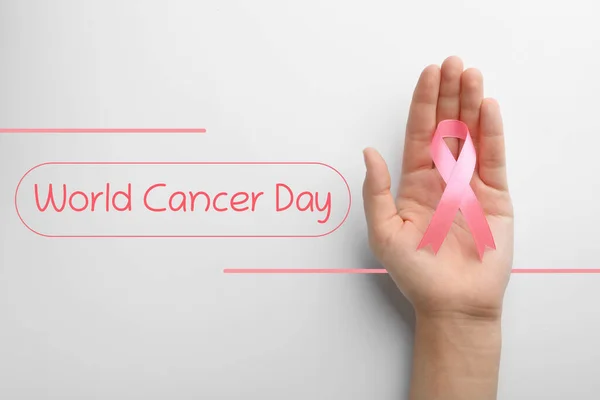 Vrouw Met Roze Lint Witte Achtergrond Bovenaanzicht Wereldkankerdag — Stockfoto