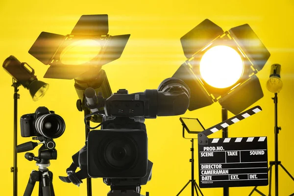 Modern Professional Video Camera Lighting Equipment Studio — Stock Photo, Image