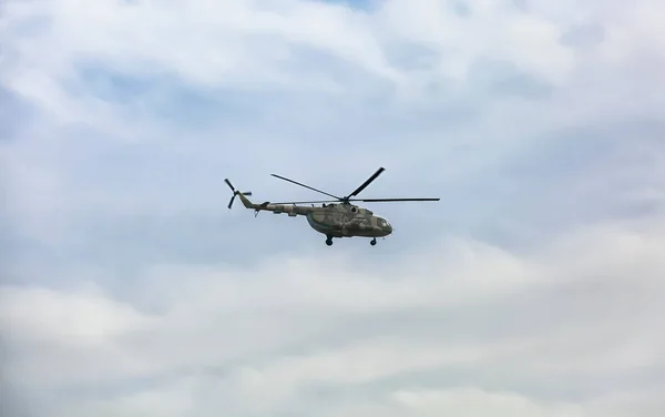 Віддалений Вигляд Військового Вертольота Летить Небі — стокове фото