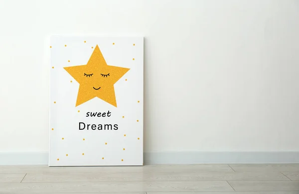 Imagem Adorável Estrela Com Palavras Sweet Dreams Chão Perto Parede — Fotografia de Stock