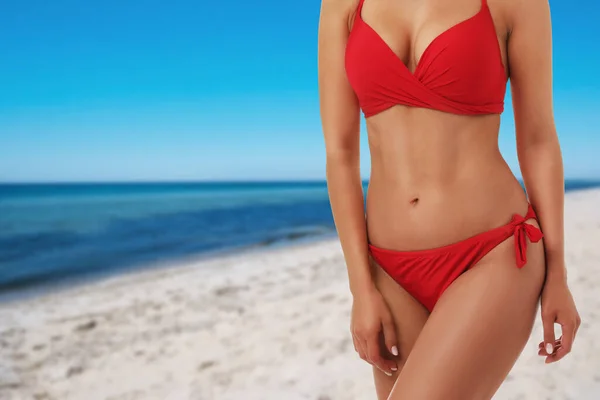 Pretty Sexy Woman Slim Body Stylish Bikini Beach Sunny Day — Stock Photo, Image