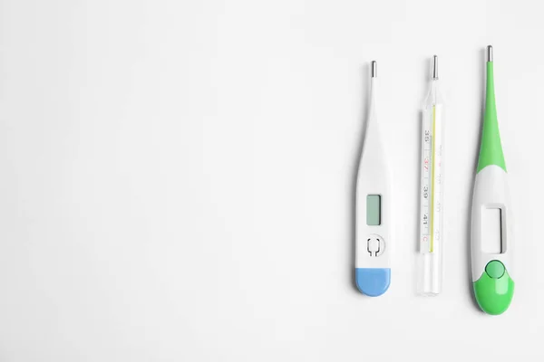 Different Thermometers White Background Flat Lay Space Text — Stock Photo, Image