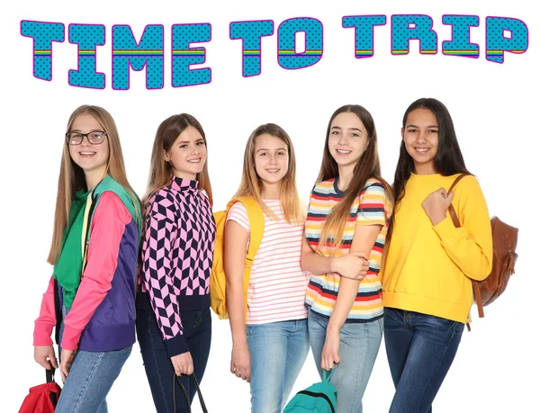 Grupo Adolescentes Sobre Fondo Blanco Tiempo Viaje —  Fotos de Stock