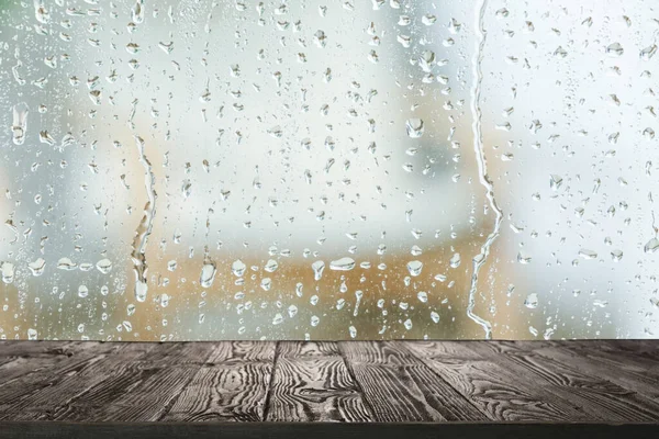 Tavolo Legno Vicino Alla Finestra Nel Giorno Pioggia — Foto Stock