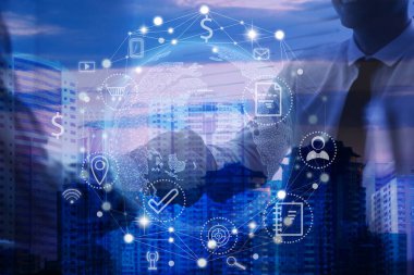 Çoklu entrika, şehir manzarası ve iş adamları el sıkışıyor. Fintech konsepti