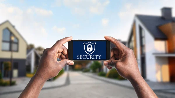 Alarm System African American Man Using Phone Outdoors Closeup — Stock Photo, Image