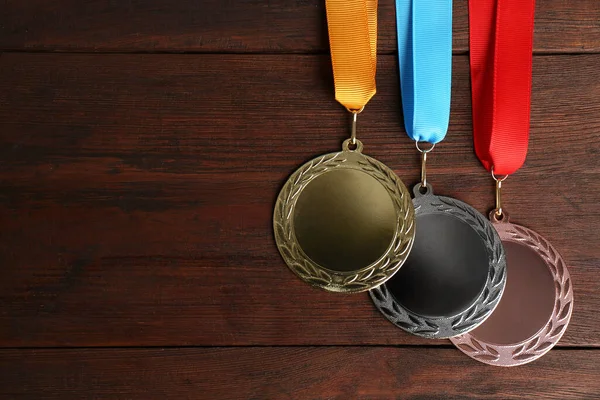 Medalhas Ouro Prata Bronze Sobre Fundo Madeira Flat Lay Espaço — Fotografia de Stock