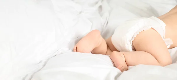 Χαριτωμένο Μωράκι Πάνα Στο Κρεβάτι Χώρος Για Μήνυμα Σχεδιασμός Banner — Φωτογραφία Αρχείου
