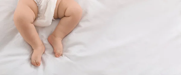 Bebé Bonito Deitado Cama Vista Superior Com Espaço Para Texto — Fotografia de Stock