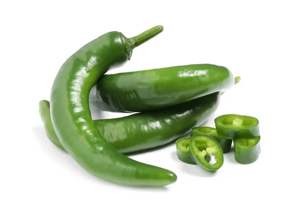 Snijd Hele Groene Hete Chili Paprika Witte Achtergrond — Stockfoto