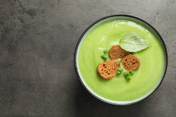 Gustosa Zuppa Zucchine Fatte Casa Tavolo Grigio Vista Dall Alto — Foto Stock