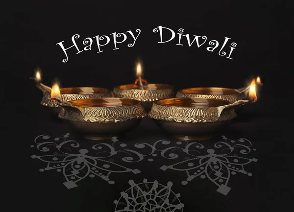 Inskriptionen Happy Diwali Och Lera Lampor Mörk Bakgrund — Stockfoto