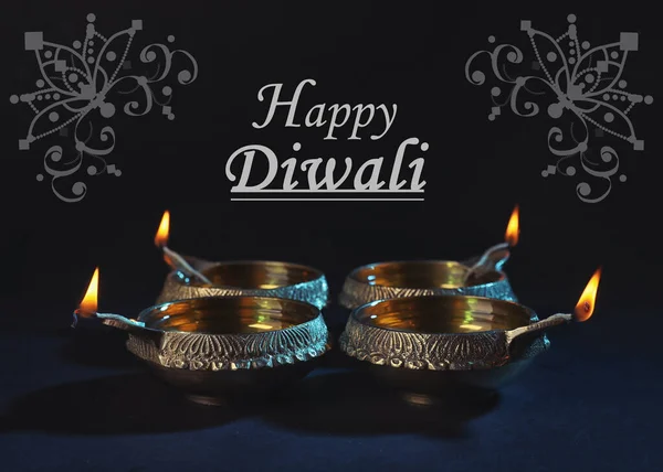 Inscriptie Happy Diwali Kleilampen Donkere Achtergrond — Stockfoto