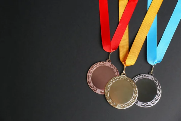 Medalhas Ouro Prata Bronze Sobre Fundo Preto Flat Lay Espaço — Fotografia de Stock