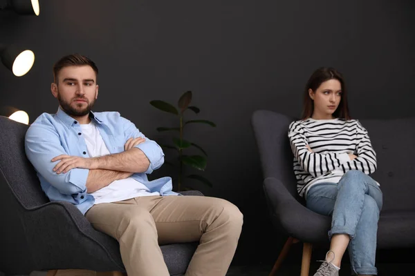 Casal Infeliz Com Problemas Relacionamento Casa — Fotografia de Stock