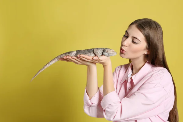Woman Holding Bearded Lizard Yellow Background Exotic Pet — Stock Photo, Image