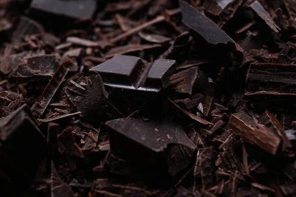 Νόστιμη Συνθλίβεται Μαύρη Σοκολάτα Φόντο Closeup — Φωτογραφία Αρχείου