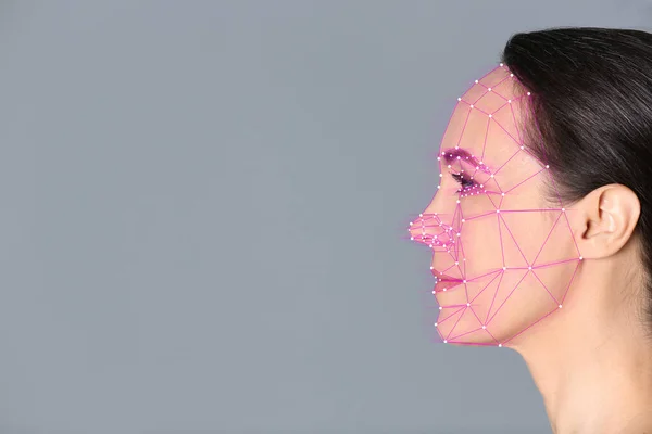 Systém Rozpoznávání Obličeje Starší Žena Digitální Biometrickou Mřížkou Šedém Pozadí — Stock fotografie