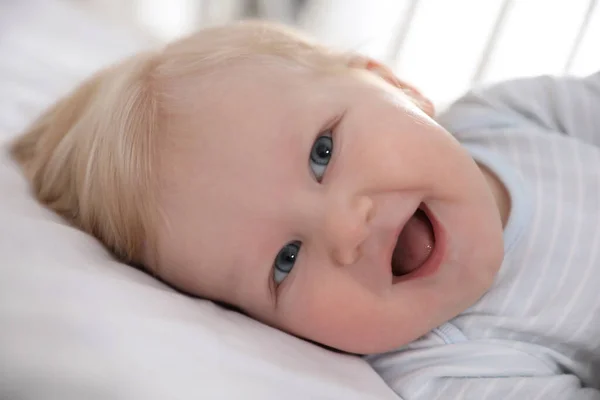 Lindo Bebé Tendido Cuna Cerca Hora Dormir — Foto de Stock