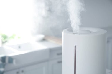 Mutfakta modern hava nemlendirici, yakın çekim. Metin için boşluk