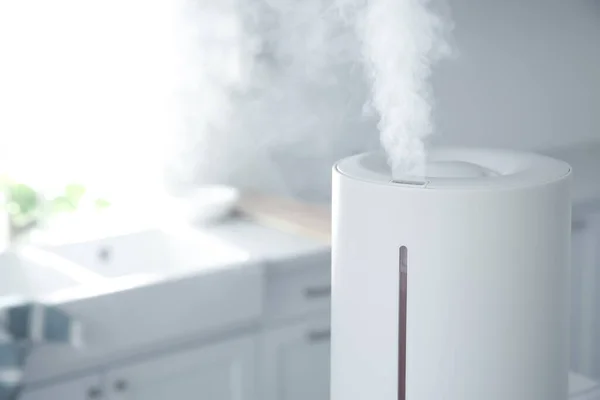 Mutfakta Modern Hava Nemlendirici Yakın Çekim Metin Için Boşluk — Stok fotoğraf
