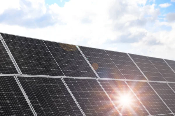 Paneles Solares Instalados Aire Libre Primer Plano Fuente Energía Alternativa —  Fotos de Stock