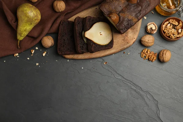 Platte Lay Compositie Met Lekker Perenbrood Zwarte Tafel Ruimte Voor — Stockfoto