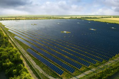 Güneş panelleri dışarı yerleştirildi. Alternatif enerji kaynağı