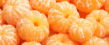 Arka plan olarak taze olgun mandalinalar, yakın plan. Pankart tasarımı 