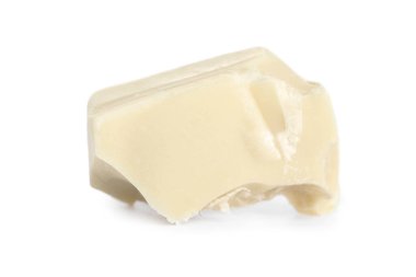 Beyaza izole edilmiş lezzetli bir çikolata parçası.