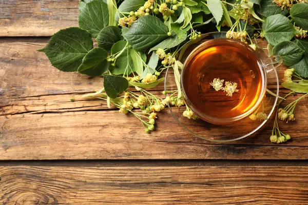 Taza Flor Tilo Mesa Madera Puesta Plana — Foto de Stock