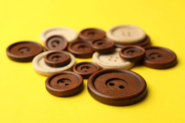 Many Colorful Sewing Buttons Yellow Background Closeup — Stock Photo, Image