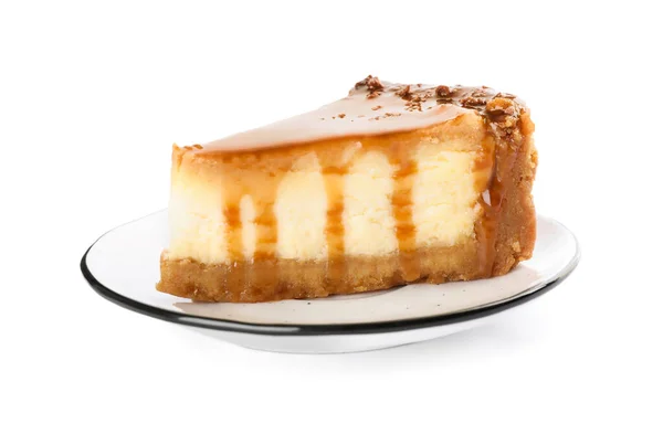 白で隔離されたキャラメルとおいしいケーキのピース — ストック写真