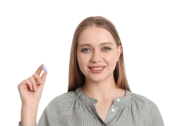 Giovane Donna Con Vitamina Pillola Sfondo Bianco — Foto Stock