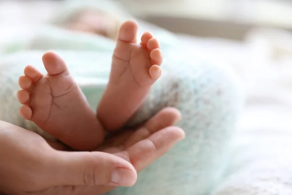 Mother Her Newborn Baby White Plaid Closeup — Stock Photo, Image